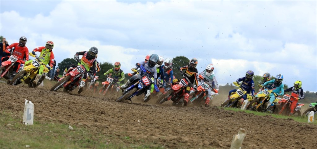 Der blev også kørt DM på Nisseringen i 2022 - her fra startsvinget i sidste års A MX1-klasse.
(Foto: DMU)